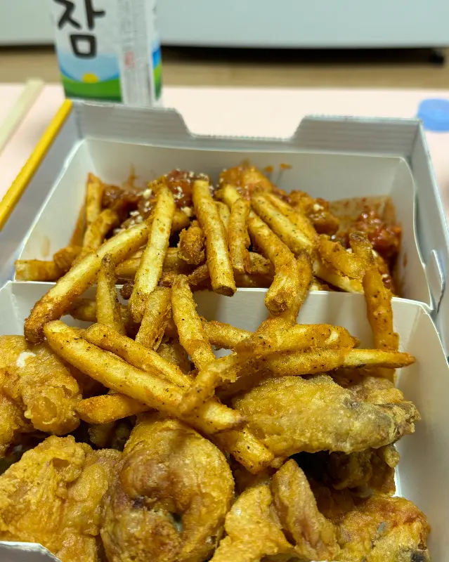 맵달쫄간장 치킨과 감자튀김