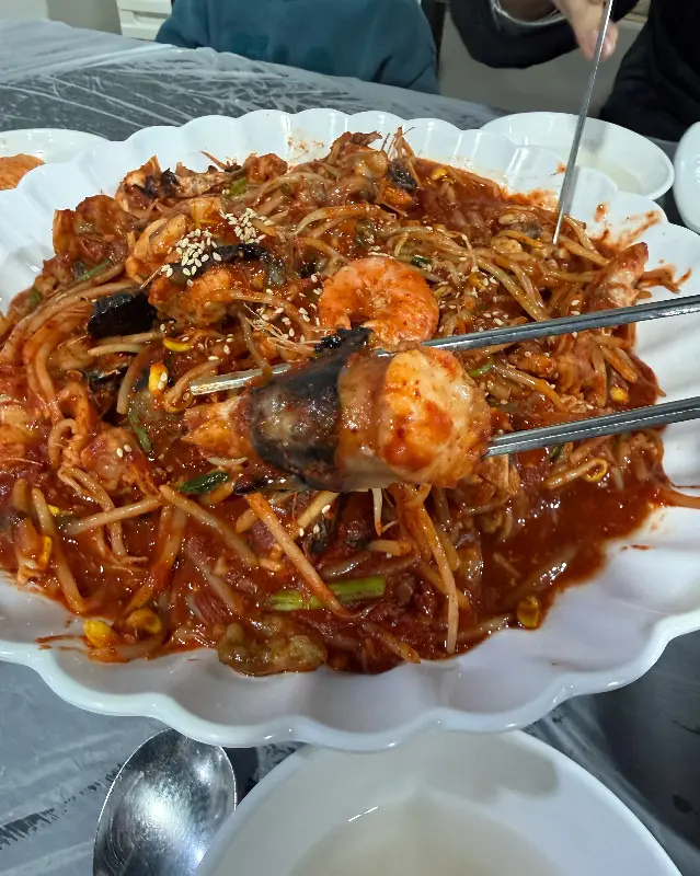 젓가락을 멈출 수 없는 맛