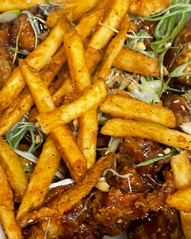 맵달쫄간장 치킨과 감자튀김