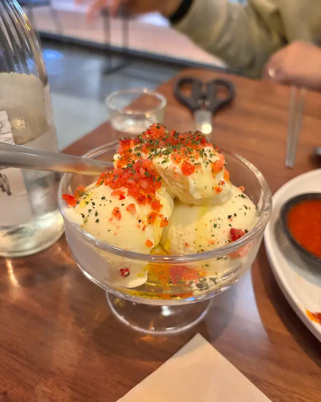 상큼달콤한 딸기 하이볼