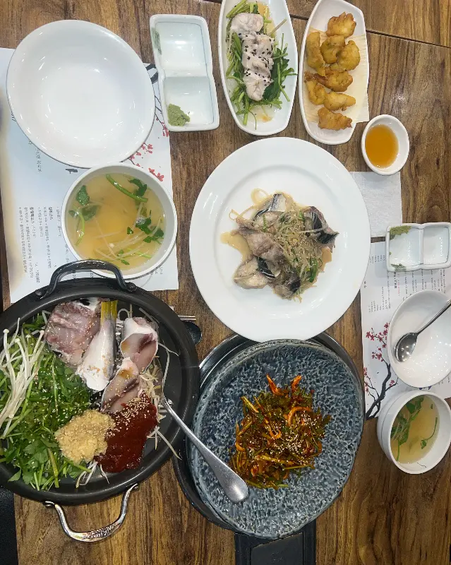 푸짐한 복어 코스 한 상 차림