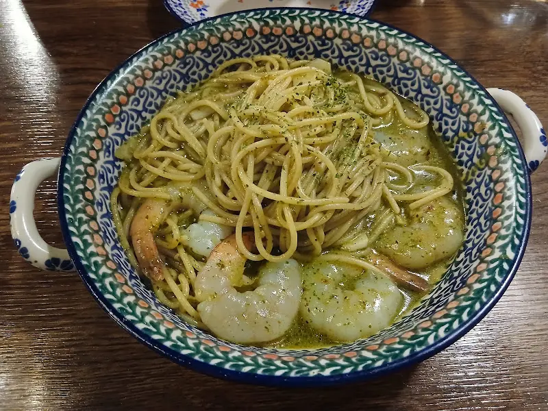 싱싱한 해산물이 듬뿍 들어간 바질 파스타