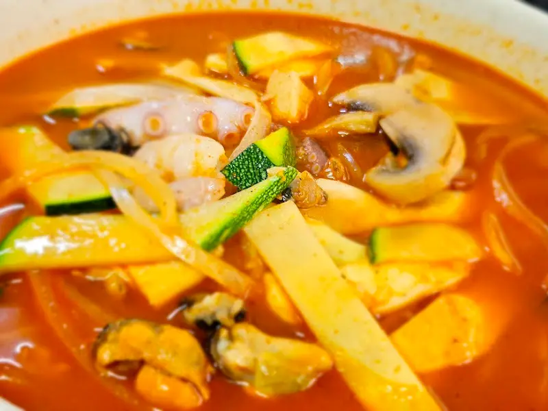 푸짐한 삼선짬뽕