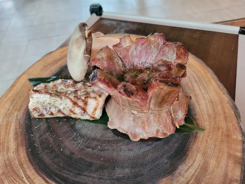 초벌되어 나온 크라운 립과 버섯