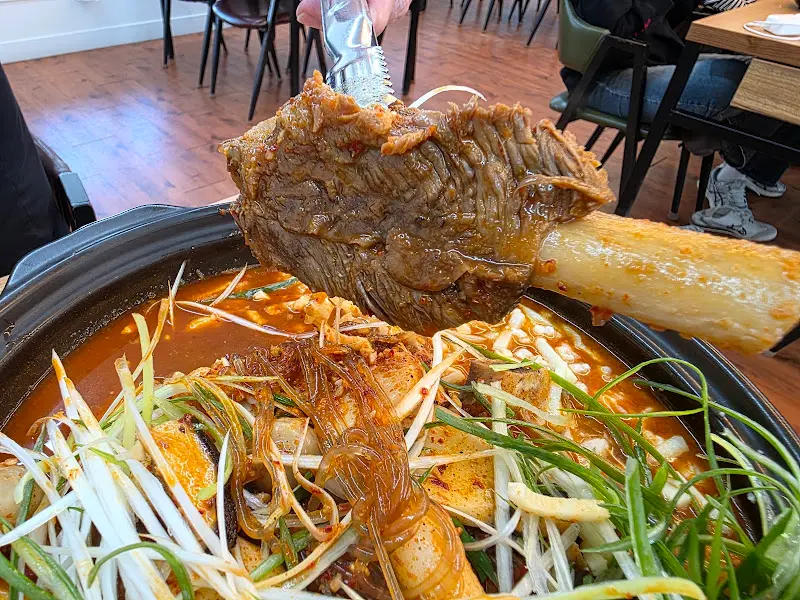 젓가락으로도 쉽게 분리되는 갈비