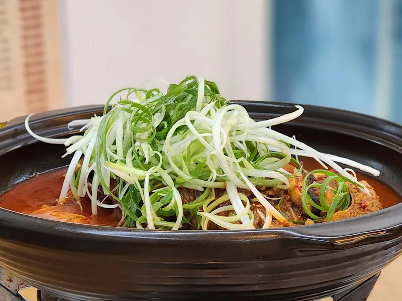 파채가 듬뿍 올려진 소갈비찜