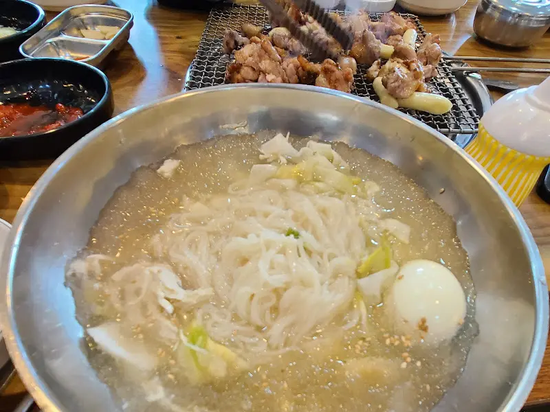 초계국수와 닭구이