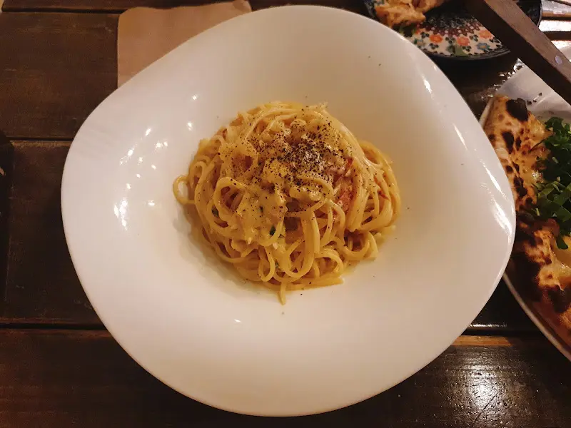 깔끔하게 담겨 나온 까르보나라