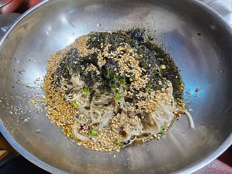 들기름 막국수의 비주얼