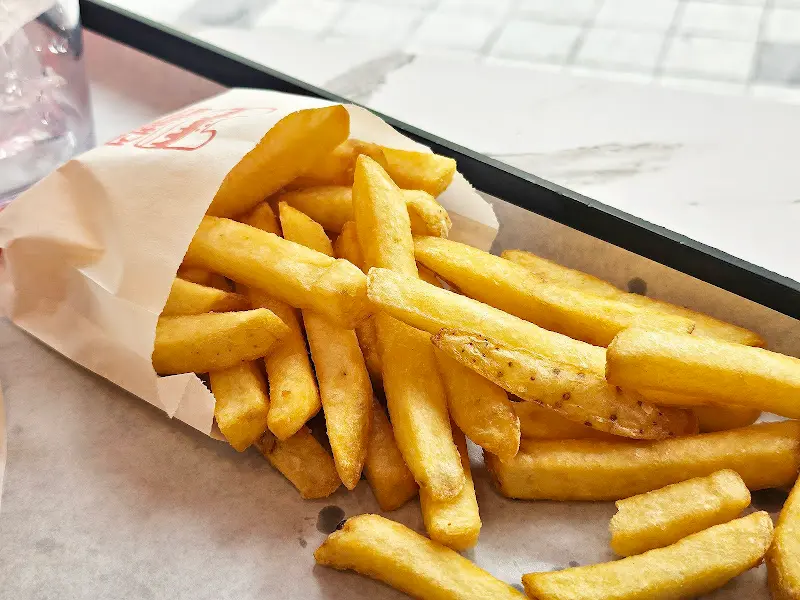 겉바속촉의 정석, 갓 튀겨져 나온 감자튀김