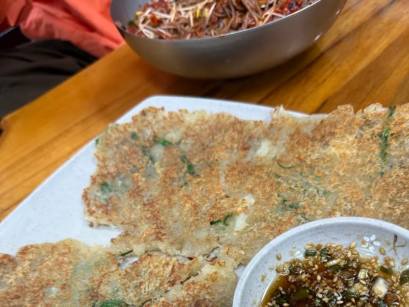 겉은 바삭하고 속은 쫀득한 감자전