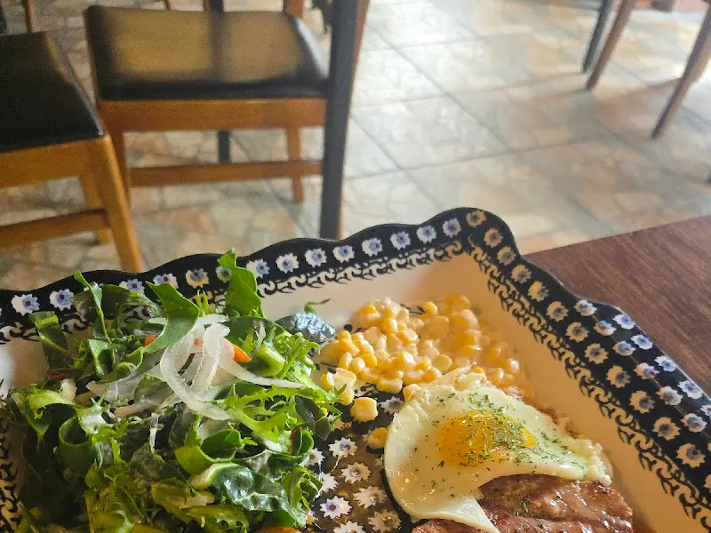 지글거리는 소리가 식욕을 자극하는 안심 스테이크