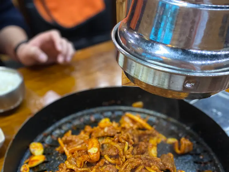 직원분이 직접 구워주는 오리더덕구이