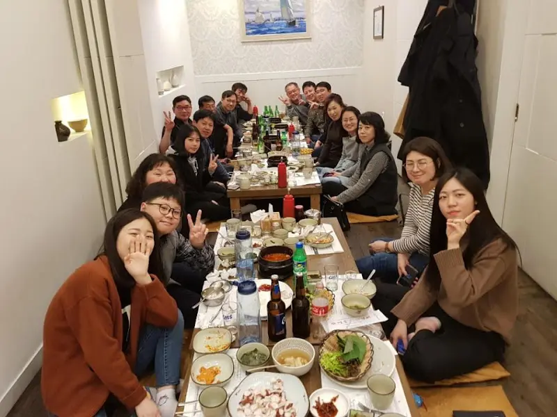 단체 손님도 거뜬한 넓은 룸