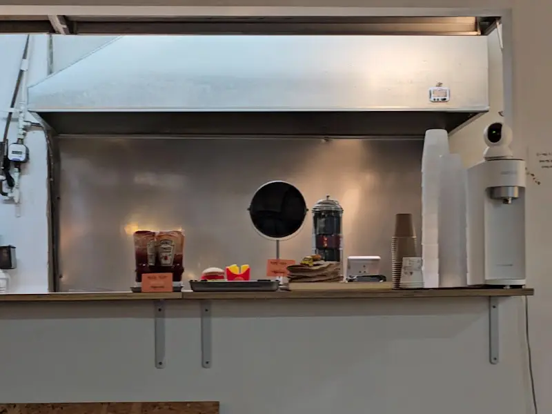 세컨드코너 주방 내부 모습