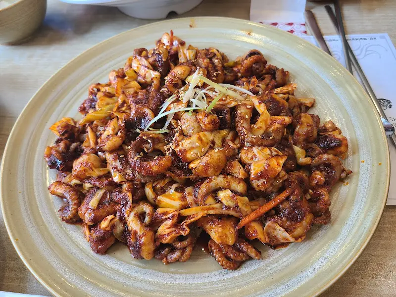 매콤한 양념에 버무려진 쭈꾸미 볶음