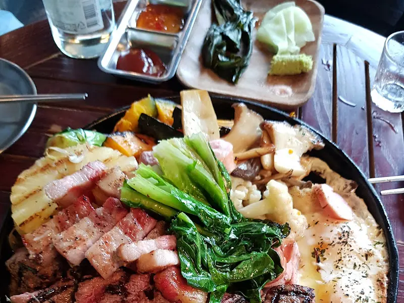 다채로운 구성이 돋보이는 메뉴