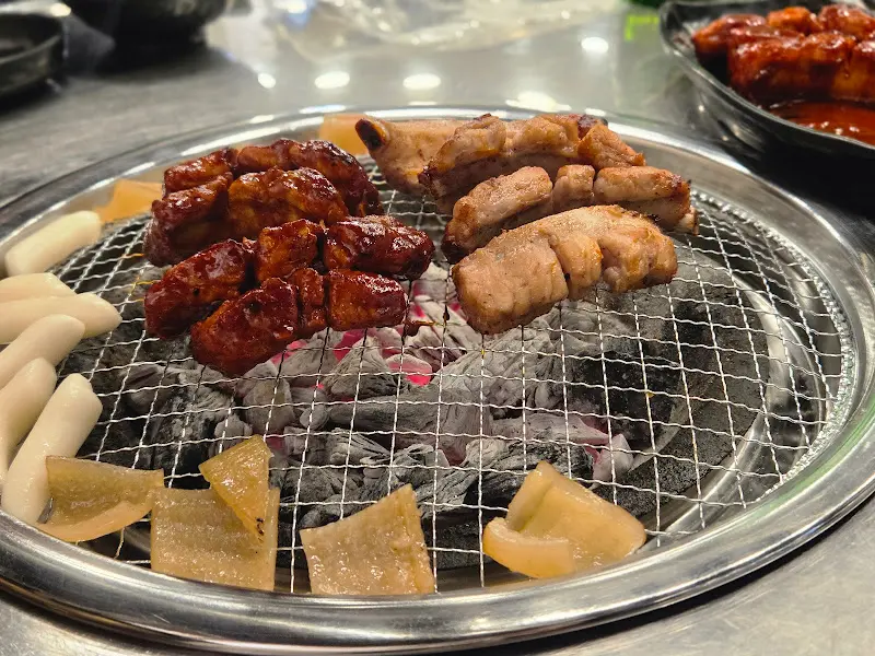 불판 위에서 익어가는 쪽갈비