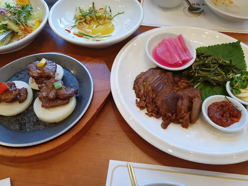 깔끔하고 정갈한 반찬들