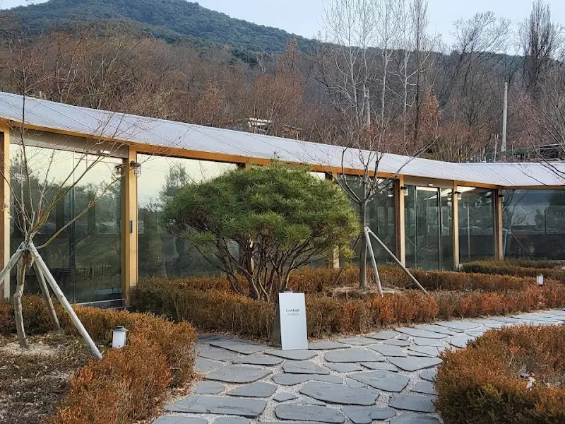 카페 외부 전경