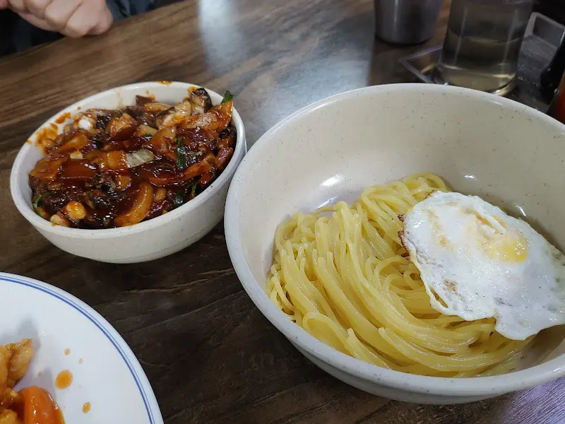 사천짜장 소스와 면