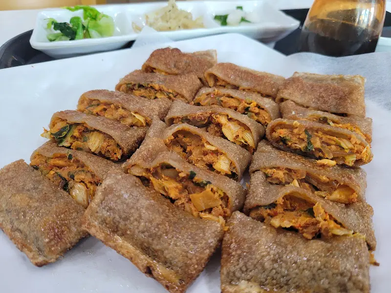 노릇노릇 구워진 메밀전병