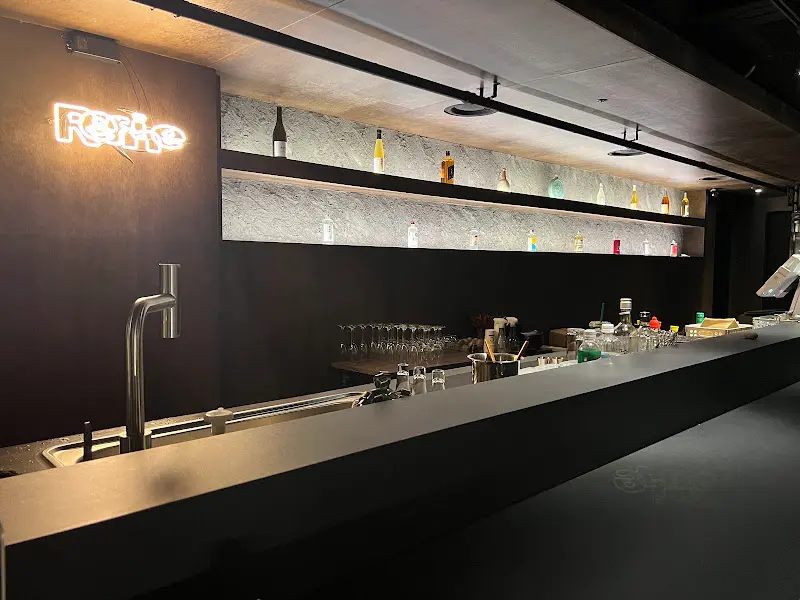 마브의 바 테이블