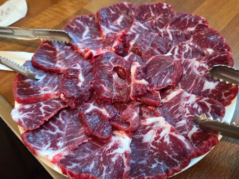 선홍빛 색깔이 신선함을 더하는 한우 생고기