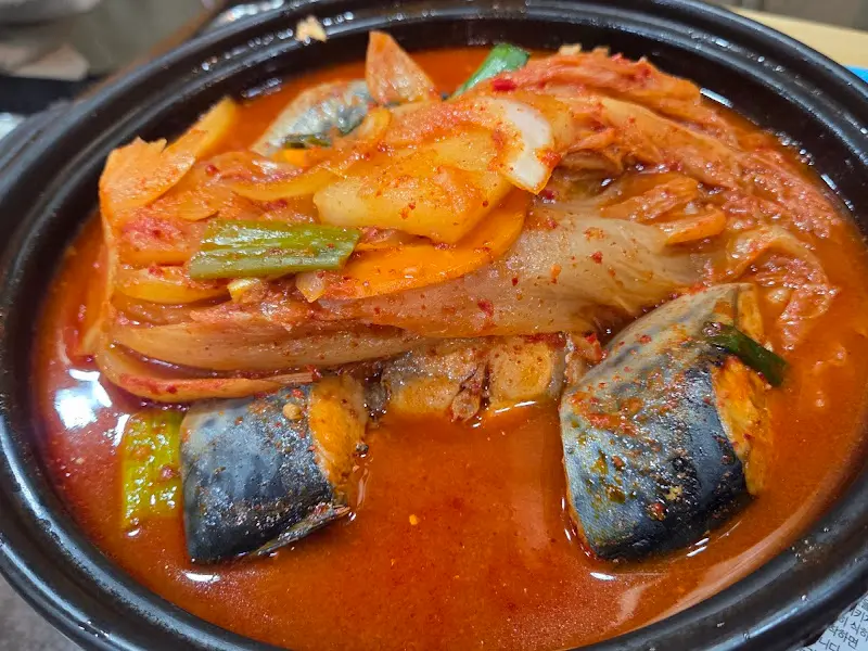 고등어 김치찜과 밑반찬