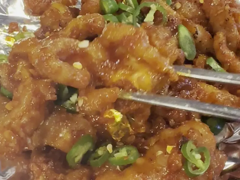 매콤달콤한 양념에 버무려진 직화 불닭발