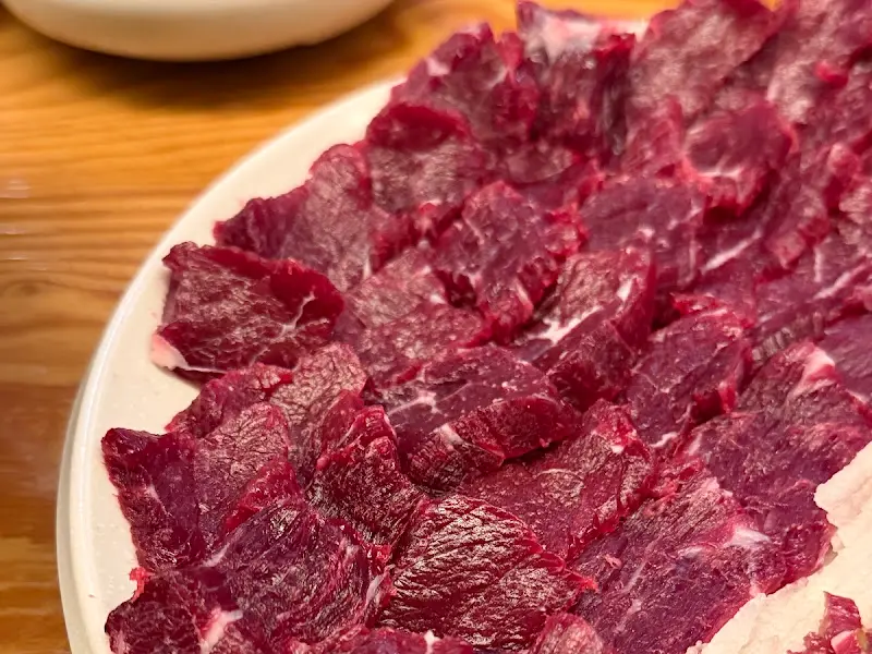 윤기가 흐르는 뭉티기의 자태