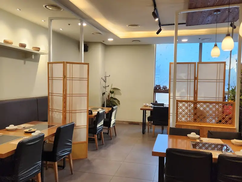 깔끔하고 정돈된 매장 내부