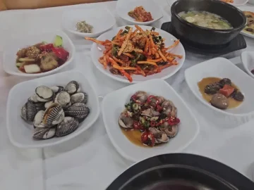 홀로 떠난 벌교 맛집 순례, 부용산꼬막식당에서 찾은 꼬막정식의 새로운 발견