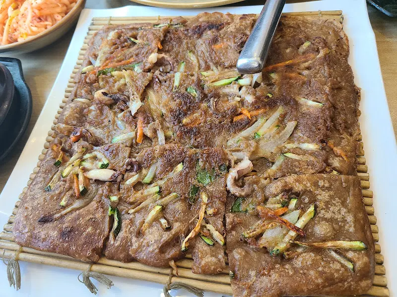 겉바속촉 도토리 부침개