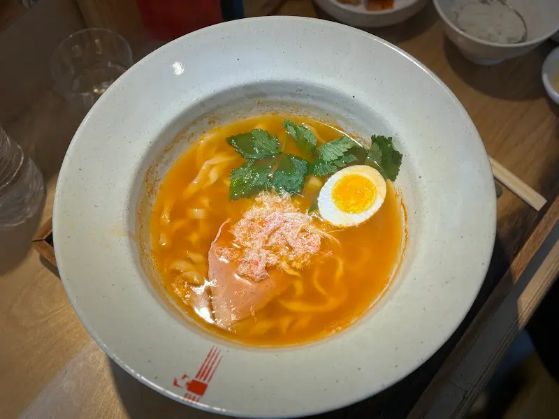 홍게칼국수의 푸짐한 고명