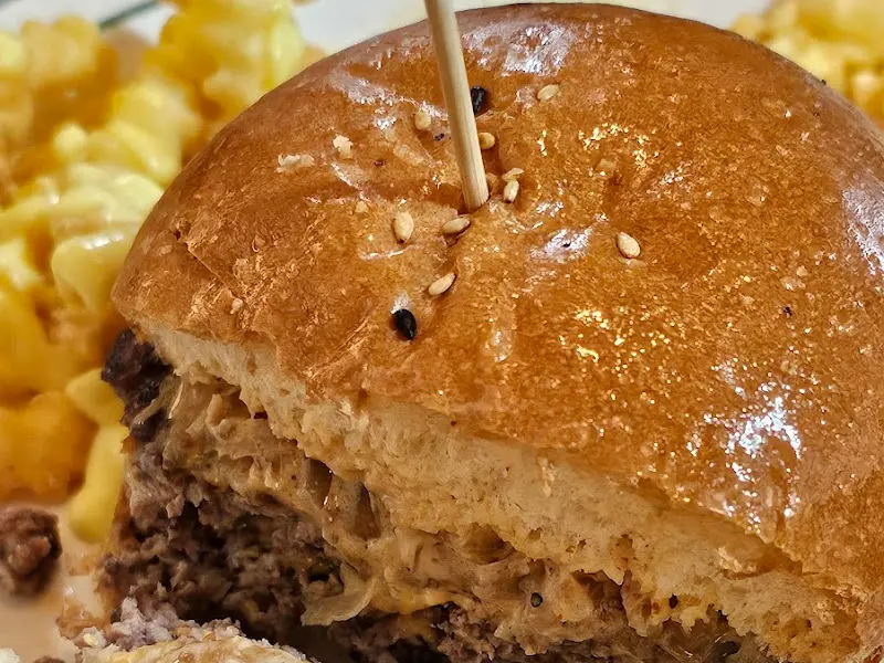 버섯 불고기 버거의 단면