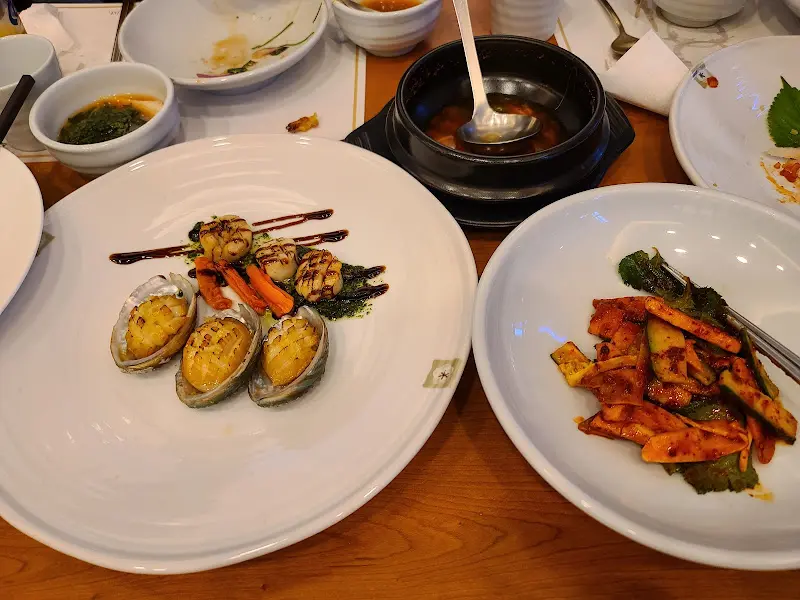 메인 요리인 관자와 석갈비