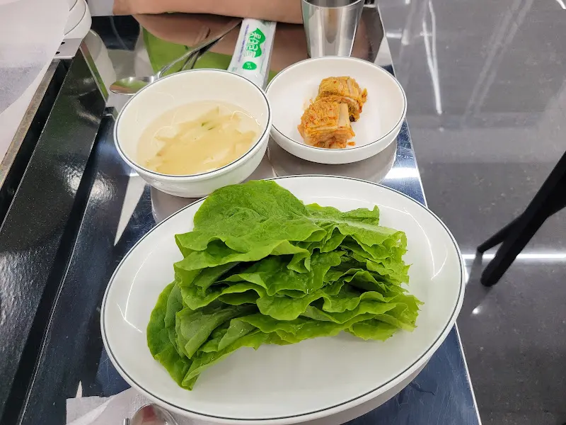 상추, 김치 등 기본 반찬