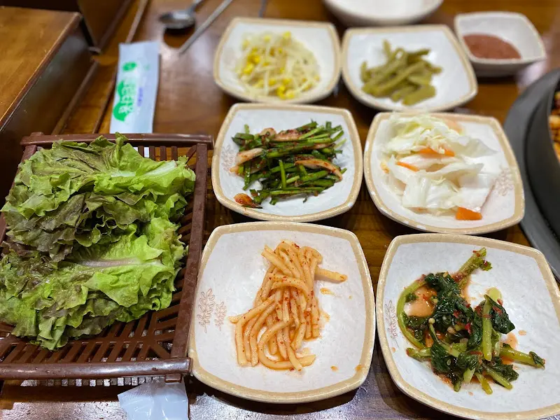 푸짐하게 차려진 한 상 차림