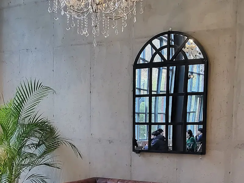 카페 내부 인테리어