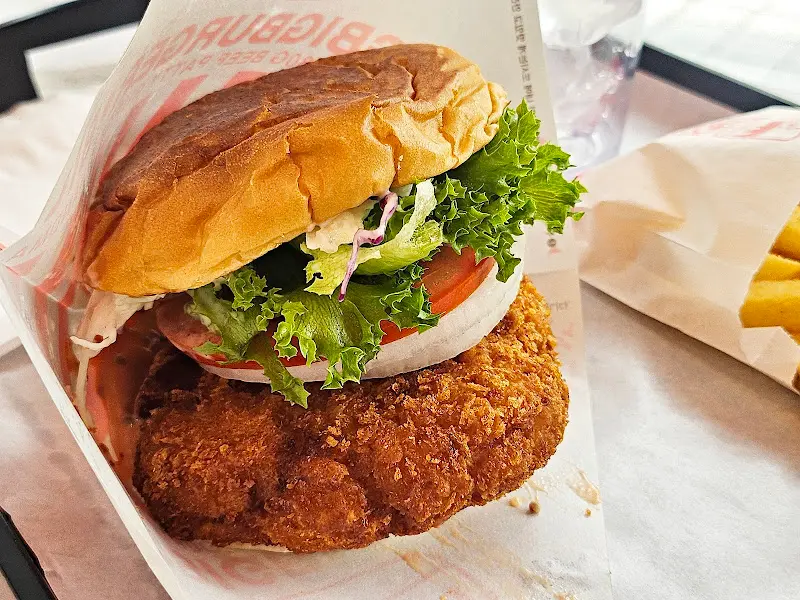 탱글탱글한 새우가 가득 들어간 새우 버거