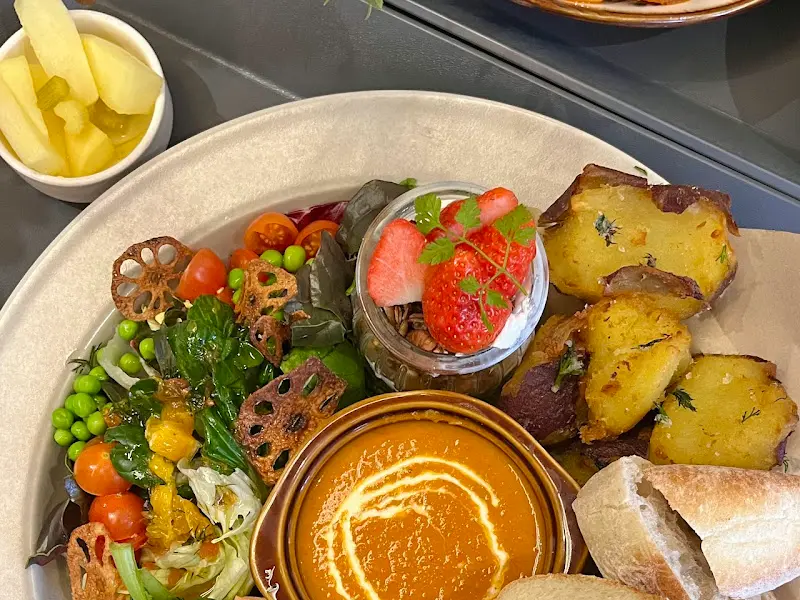 다채로운 구성의 그로서리 플레이트