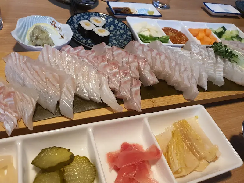 다양한 부위의 숙성 광어회