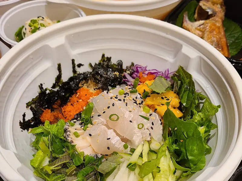 전복, 멍게 가득한 물회