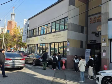 전주 풍미, 현대옥 본점에서 맛보는 깊은 콩나물국밥의 향수, 그 지역 맛집의 의미