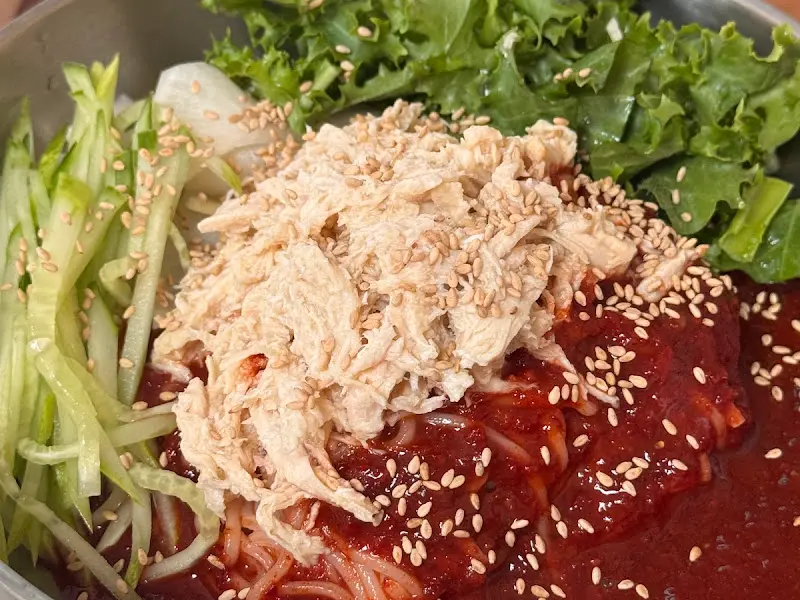 초계비빔국수의 클로즈업 샷