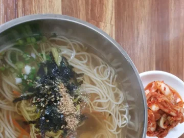 소박한 정이 흐르는 예산장터, 착한 가격에 만나는 추억의 국수 맛집