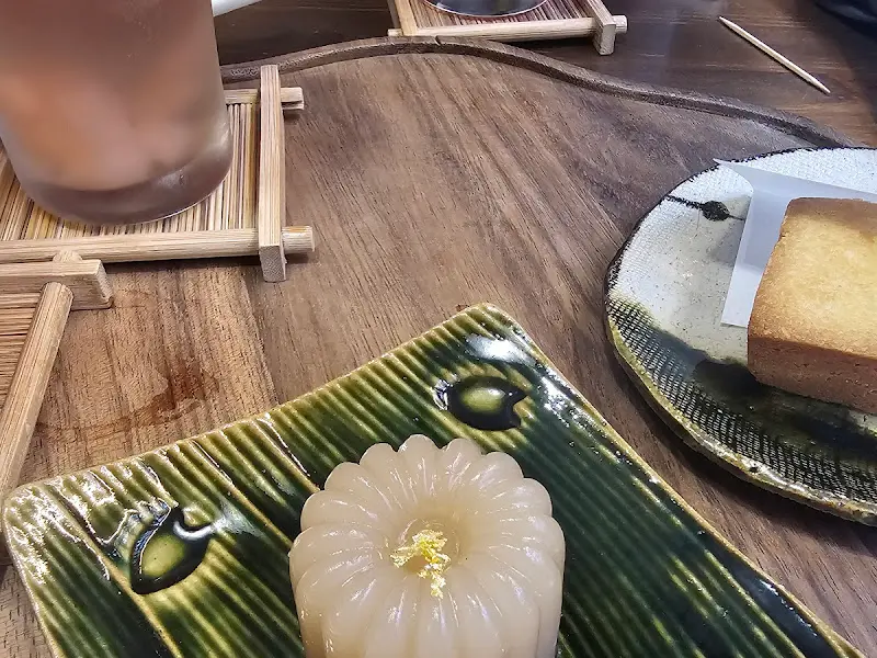 정갈하게 담긴 다과