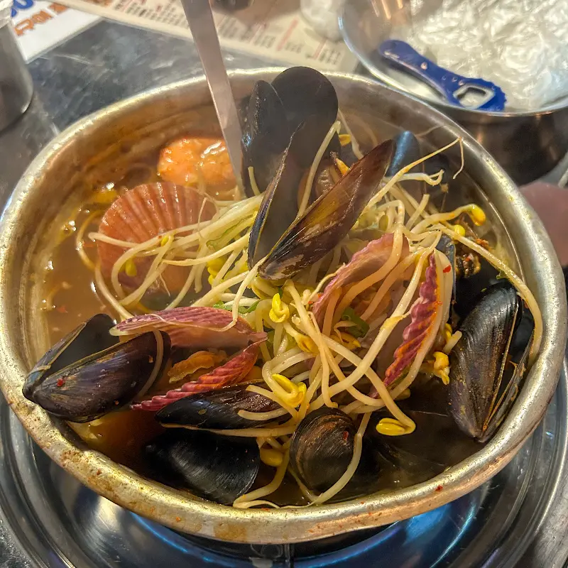 해물 가득한 해물라면