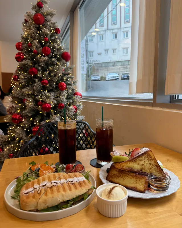 카페 내부 전경